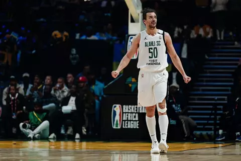 عاصم مرعي يقود أهلي طرابلس الليبي للفوز بلقب الدوري الأفريقي لكرة السلة "BAL 5"